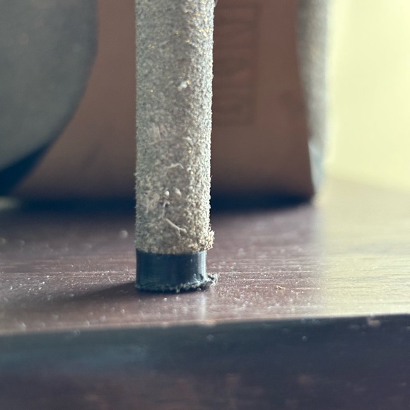 Tan and gold ankle boots. - Picture 5 of 8